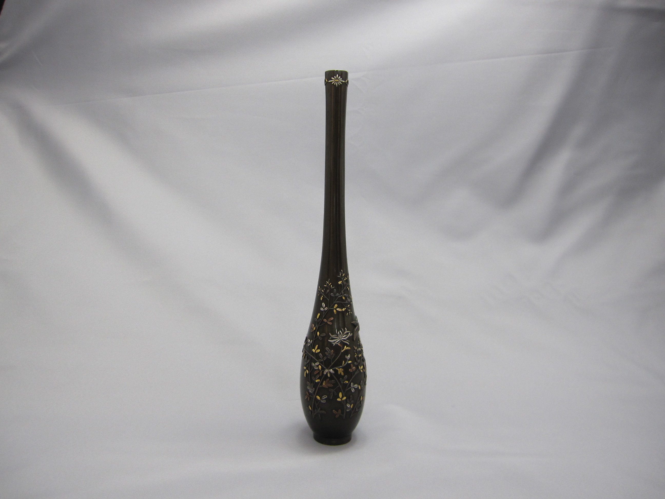 石黒銘 象嵌花鳥図鶴首花瓶 | 明治工芸・明治金工の販売専門店なら