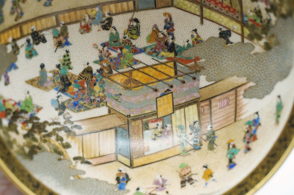圭山薩摩錦手花詰風俗図茶碗内面下部