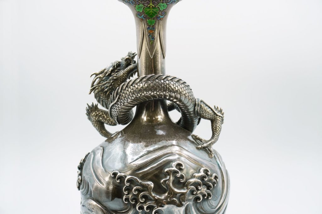 髙﨑光一 純銀七宝 波濤龍巻花瓶 | 明治工芸・明治金工の販売専門店