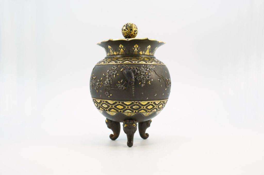 鉄地象嵌桜花樹上鳥図香炉①