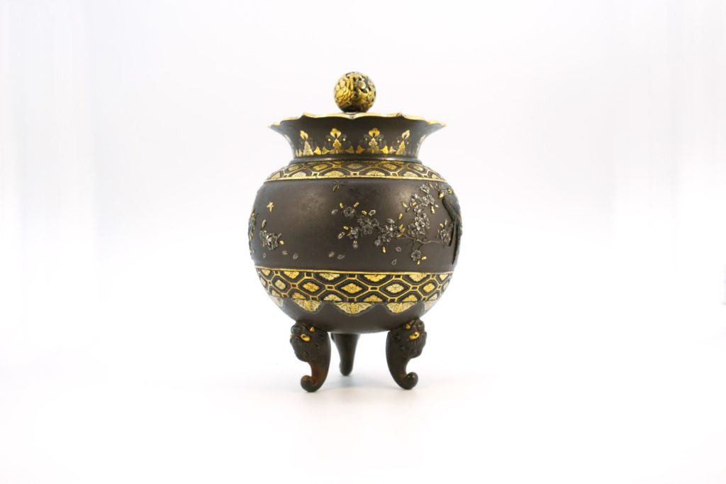 鉄地象嵌桜花樹上鳥図香炉④