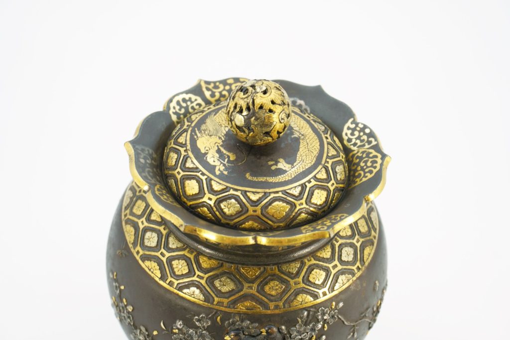 鉄地象嵌桜花樹上鳥図香炉 蓋