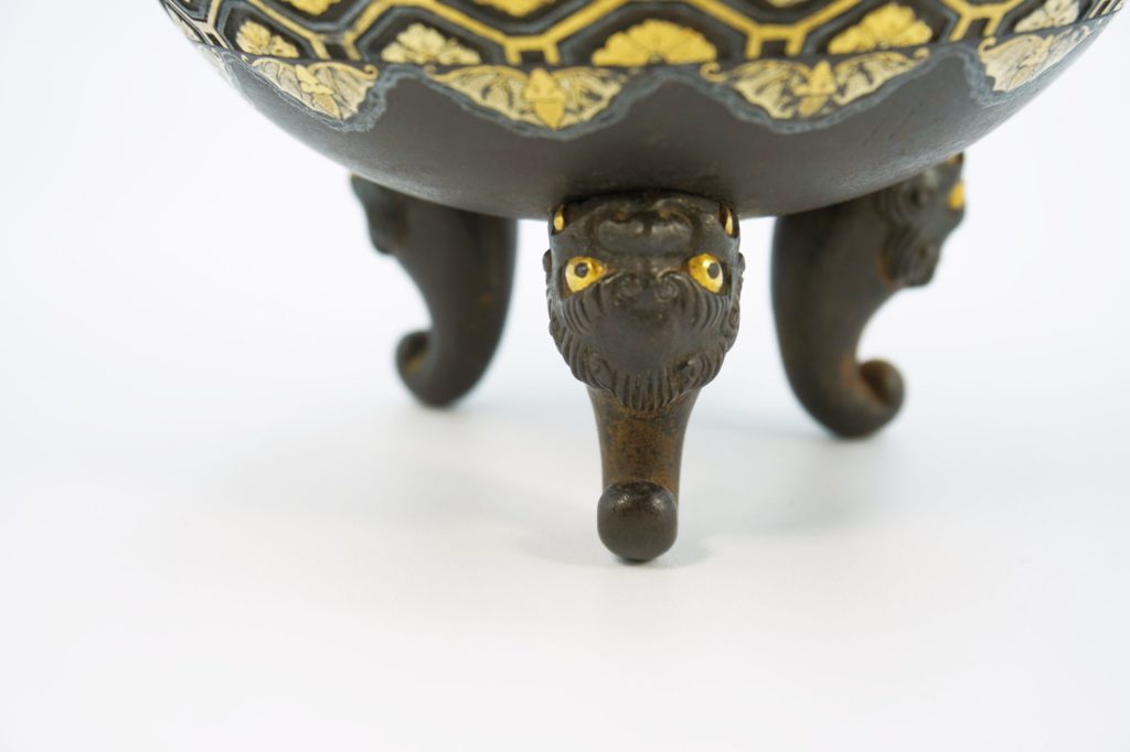 鉄地象嵌桜花樹上鳥図香炉三足