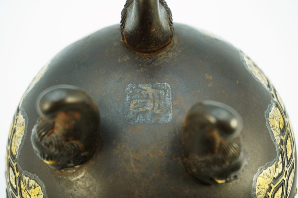 鉄地象嵌桜花樹上鳥図香炉 銘